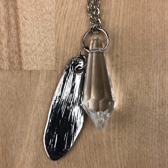 Fairy 🧚 wing with crystal necklace, 30”. Come with a box. - Picture 3 of 11